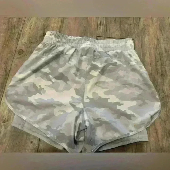Avia active white/grey camouflage active shorts size small - Picture 7 of 8